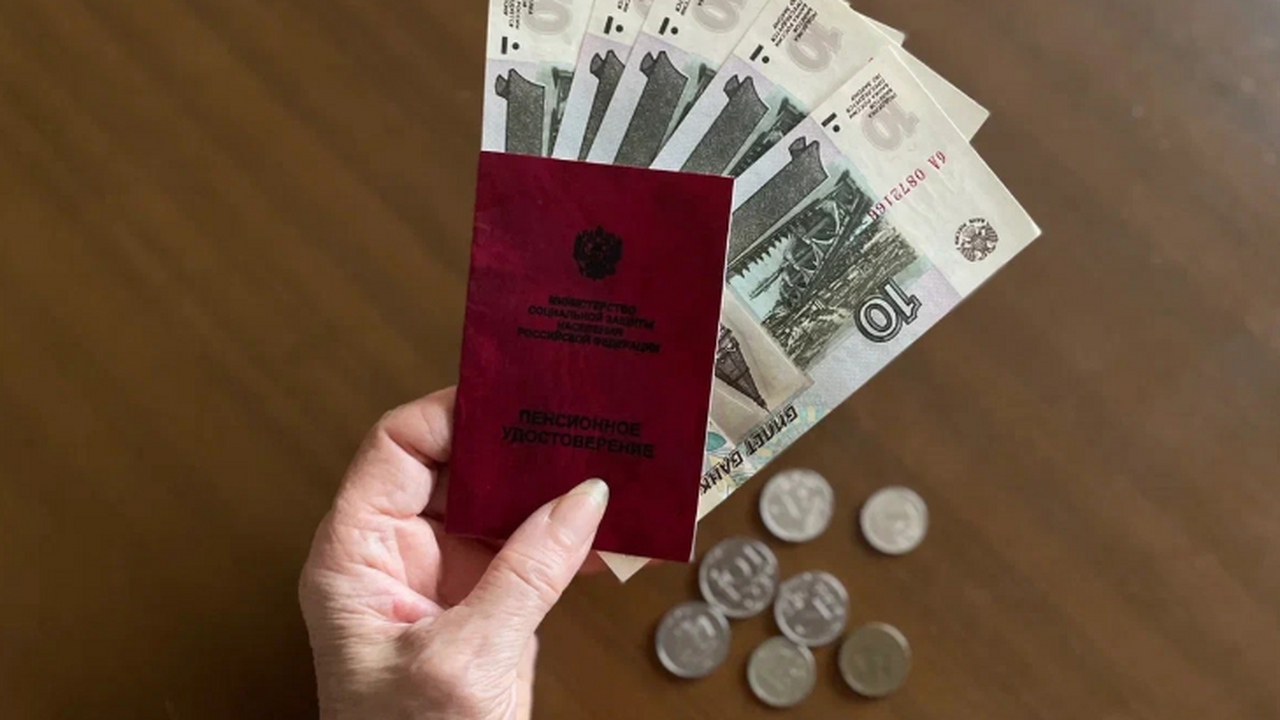 Пенсии с 1 января 2026: рост 7,6% и кто получит...