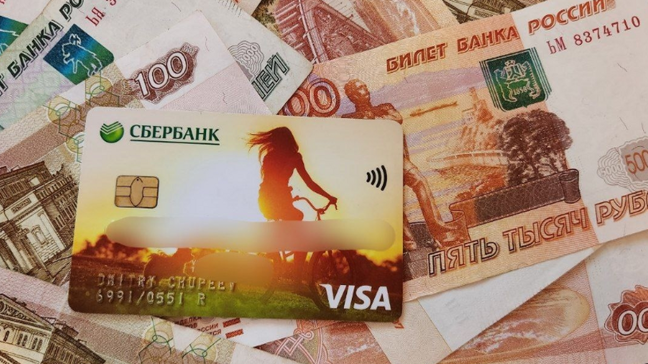 Новое правило для владельцев банковских карт – начнут списывать деньги Касается владельцев банковских карт