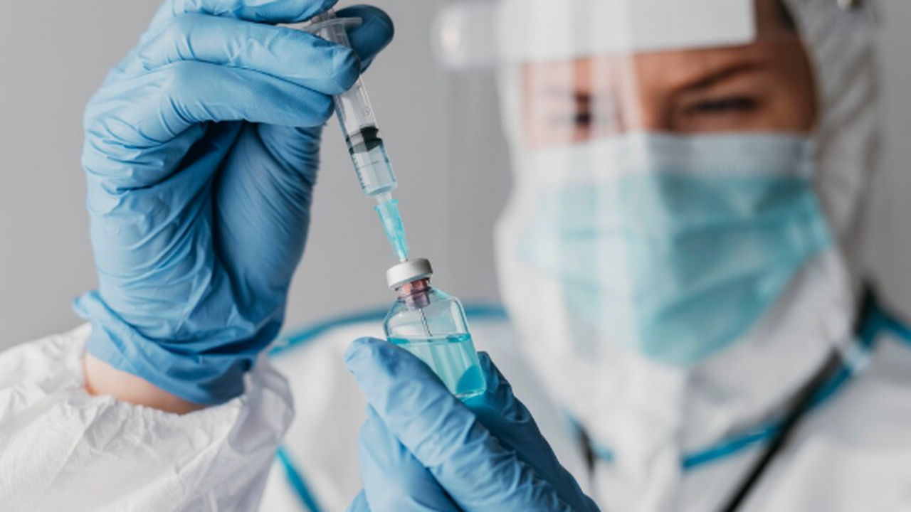 Вакцина от опоясывающего лишая уменьшает риск инфаркта и инсульта на 16 и 18% Вакцина от опоясывающего лишая уменьшает риск и...