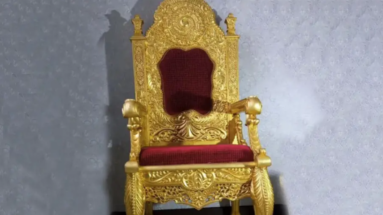 В Самаре на продажу выставлен уникальный трон р...