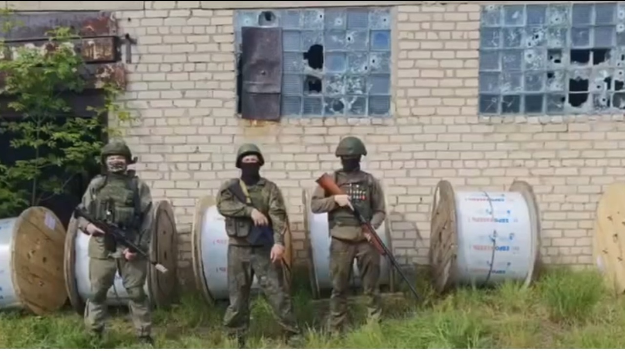 Необходимые грузы продолжат отправлять в зону СВО