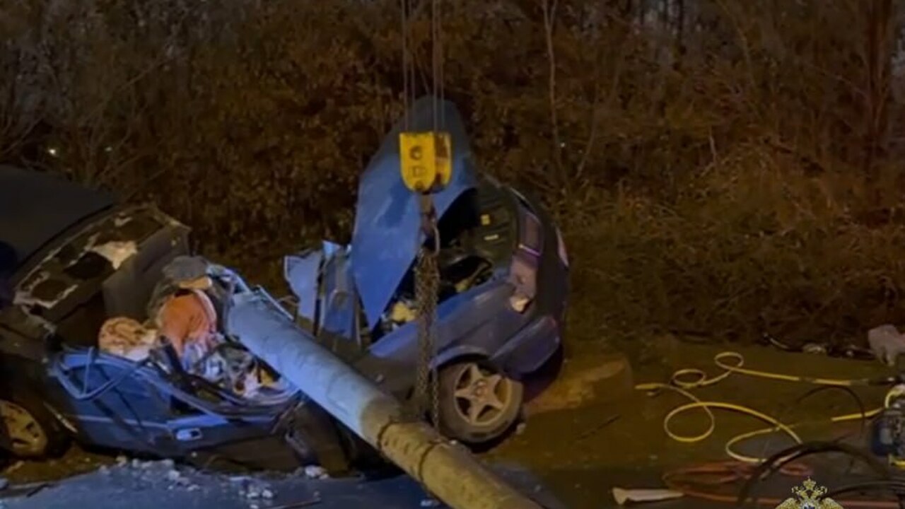 После столкновения "Волги" и Changan "Волга" ст...