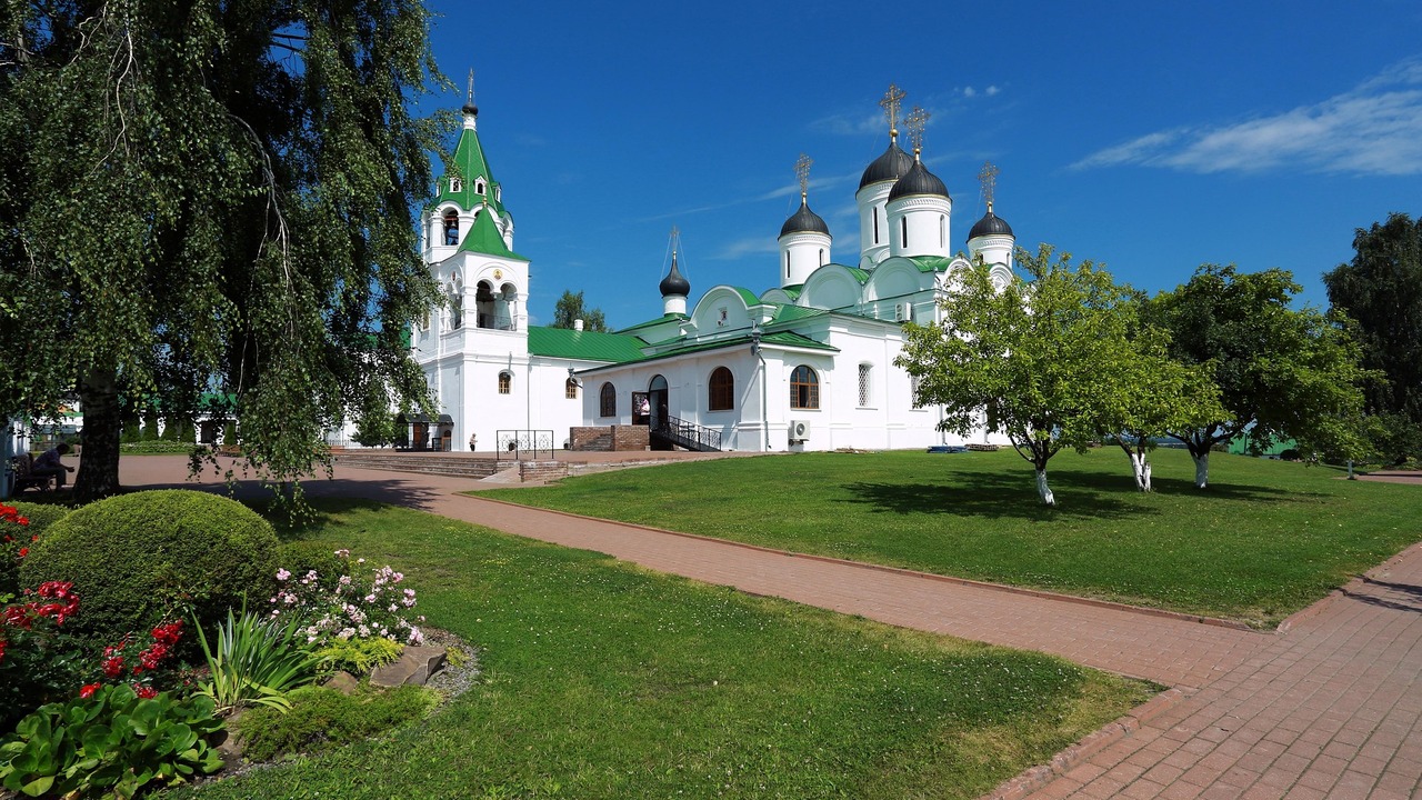 Молодежь предпочитает самостоятельно планироват...
