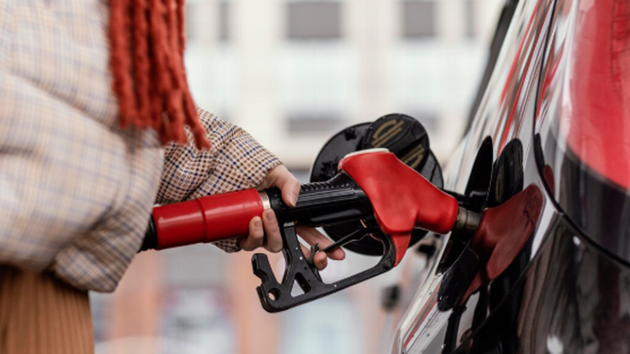 На Шри-Ланке ввели систему отпуска топлива по Q...