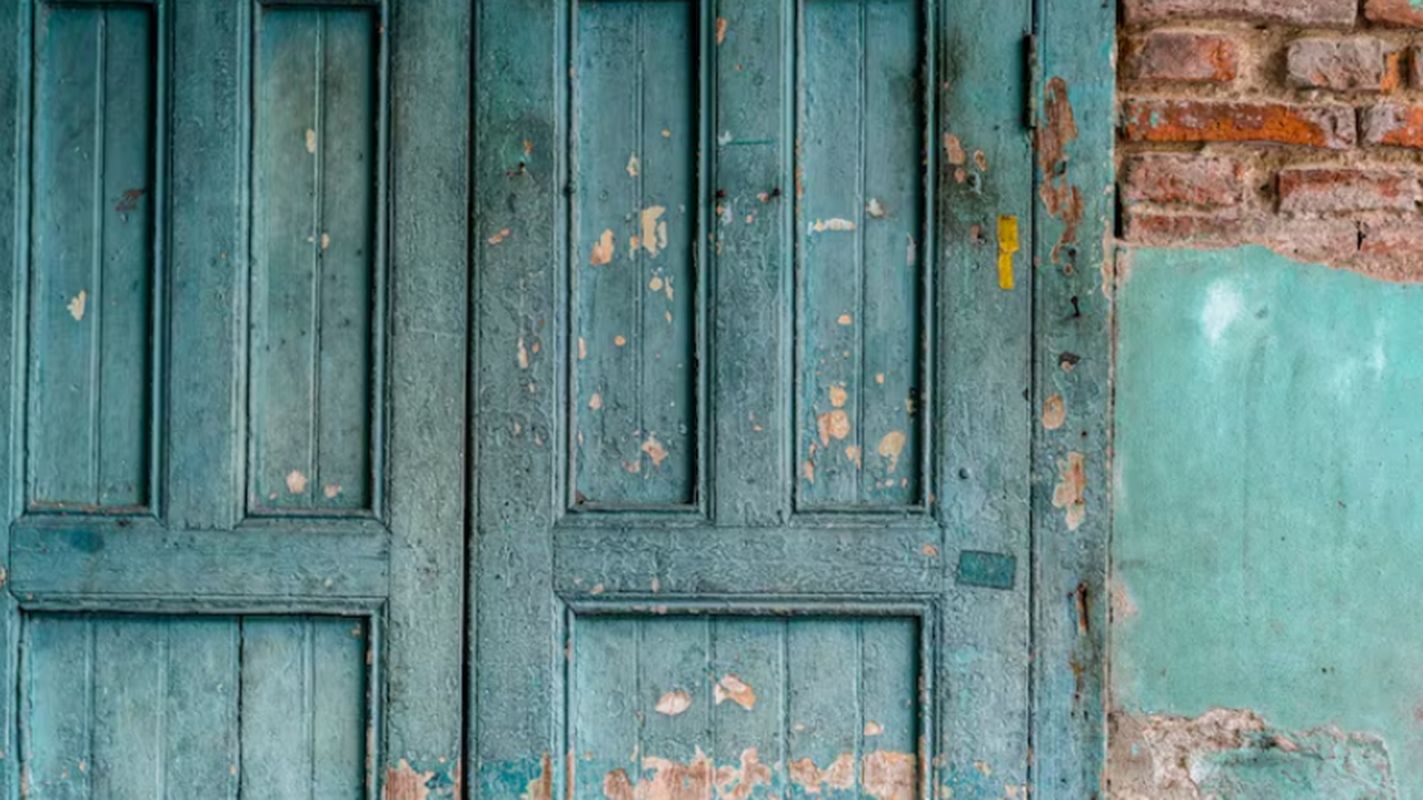 Дверь XIV века в соборе Старого города Таллина ...