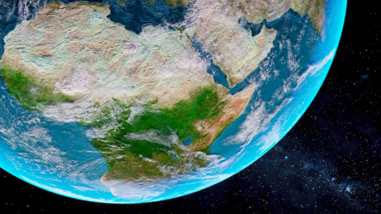 Луна, которую мы привыкли считать сухим и «чужи...