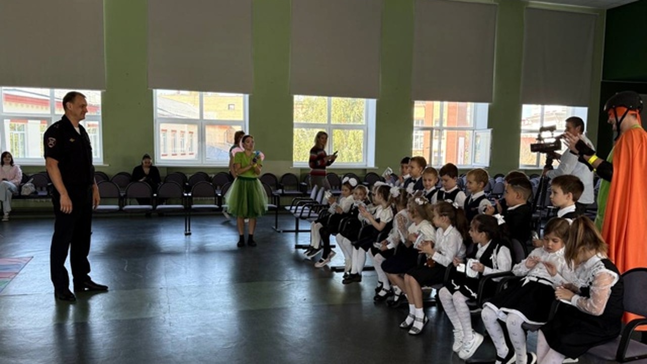 Обучение правилам дорожного движения проводится...