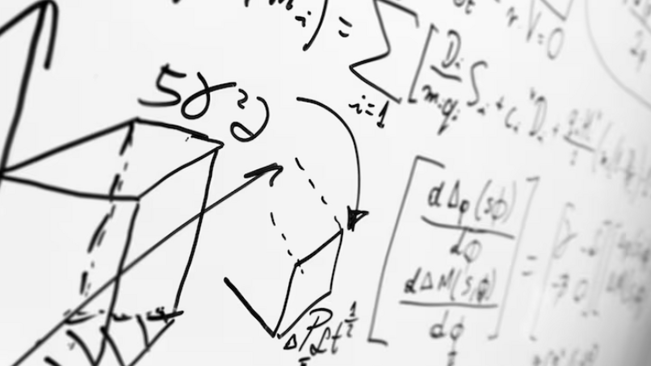 Флоке-инженерия с экситонами позволяет менять э...