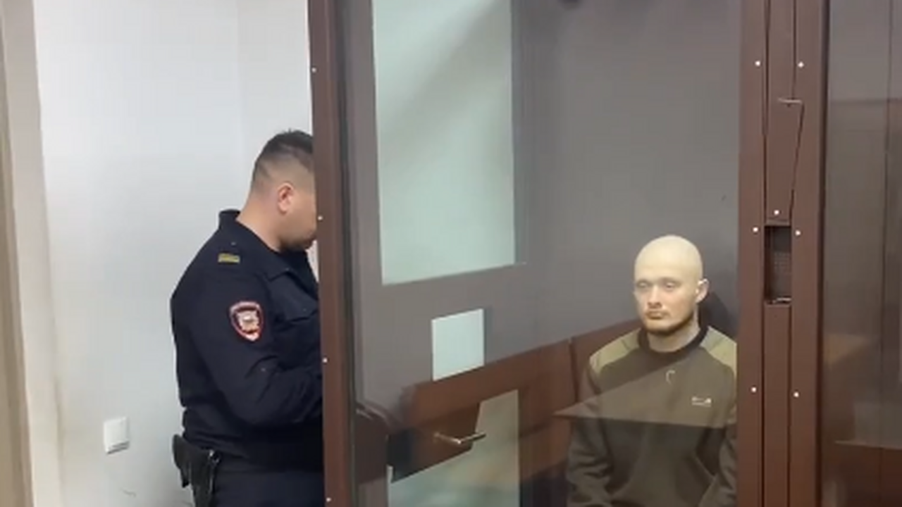 Суд арестовал водителя, поджегшего автомобиль и врезавшегося в колонку в Самаре Избрана мера пресечения в виде заключения под с...