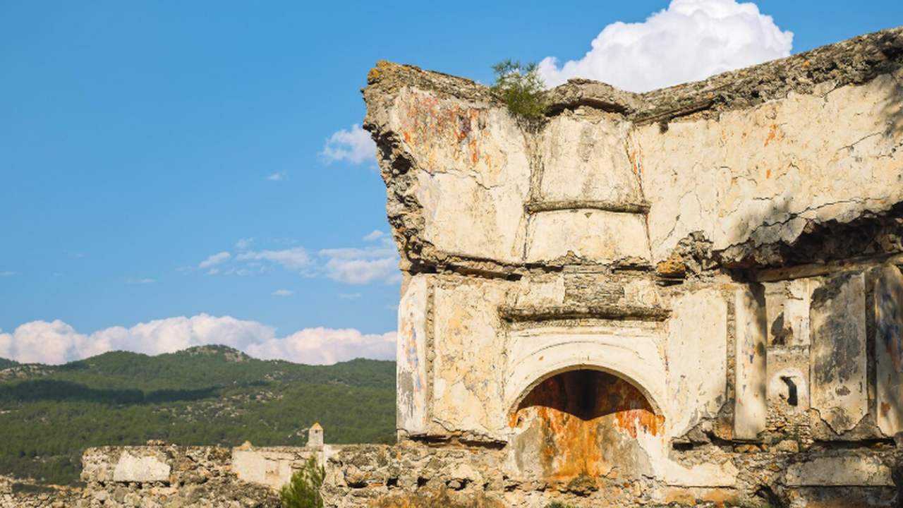 Археологи исследуют римское святилище в Ниде по...