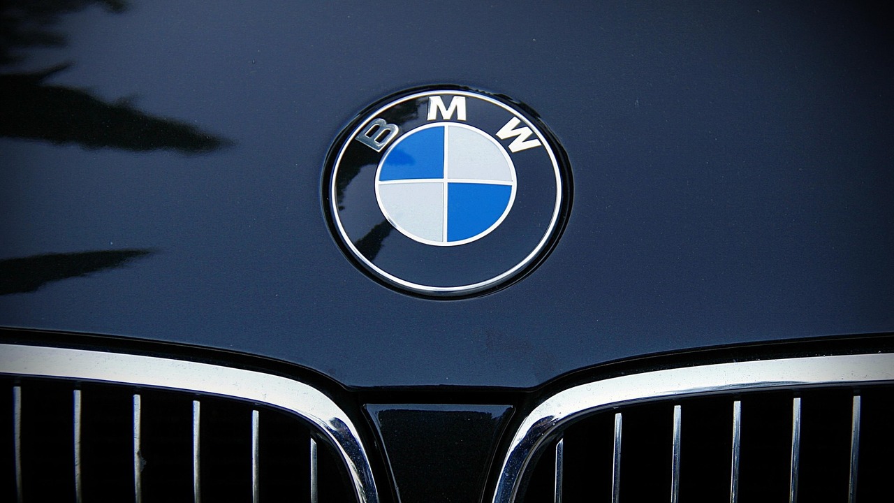 Наибольший объем продаж зафиксирован у BMW