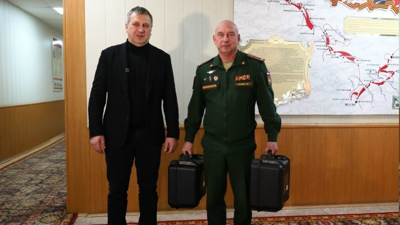 Иван Носков передал квадрокоптеры, приобретенные сотрудниками мэрии, бойцам ЦВО Глава Самары посетил штаб 2 гвардейской общевой...