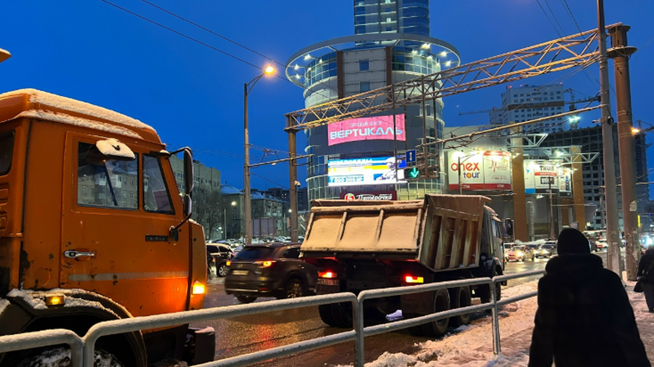 Из Самары за новогодние каникулы вывезли более 6 тысяч тонн снега за сутки Снежная погода сопровождает новогодние каникулы...