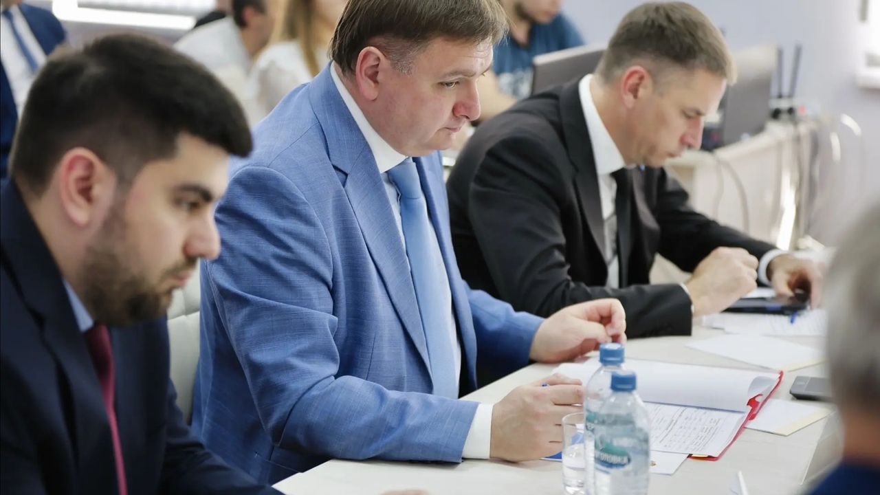 В Самаре на оперативном совещании с губернаторо...