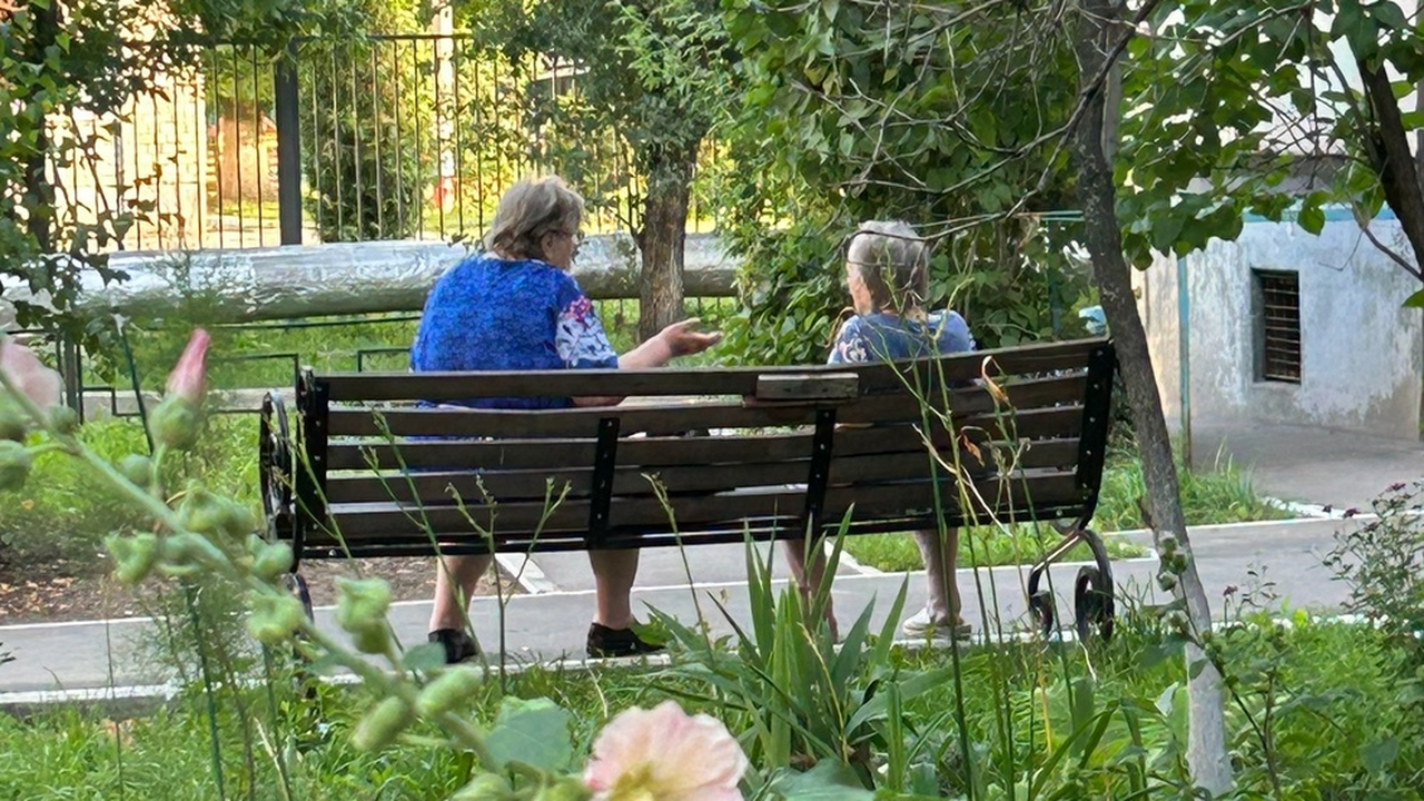 С 1 августа пенсионерам поступит на карту едино...