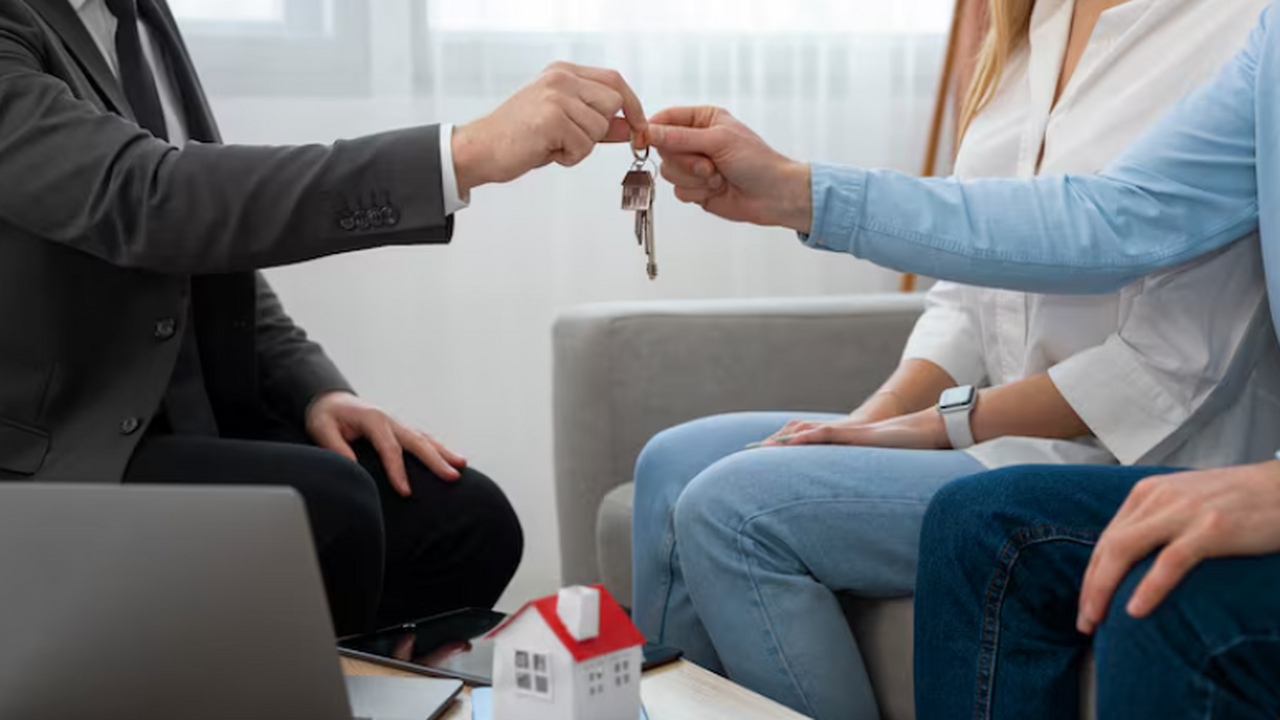 Риелторы: перед покупкой жилья нужно проводить «мини‑расследование» Риелторы советуют покупателям максимально внима...