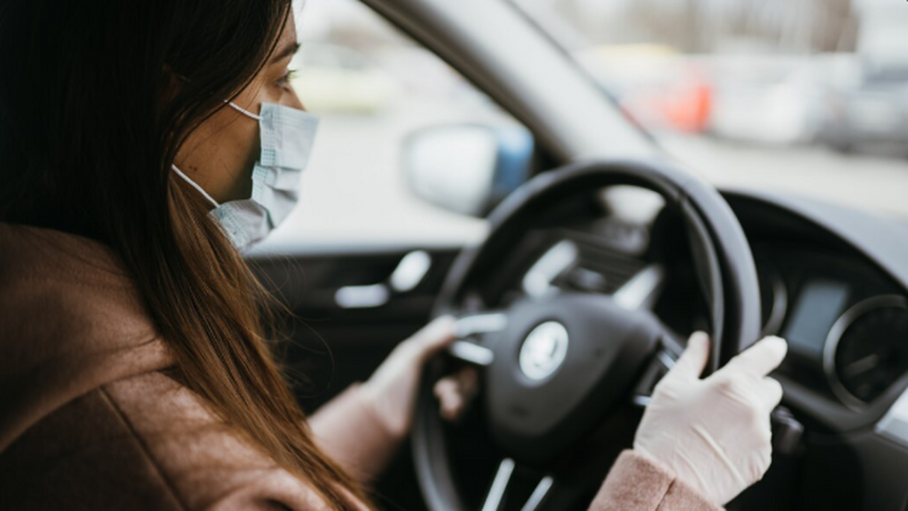 В ГАИ объяснили: зачем инспекторы начали требовать мобильный телефон для осмотра - что на это отвечать Остановки и проверка документов привычны. Но ка...