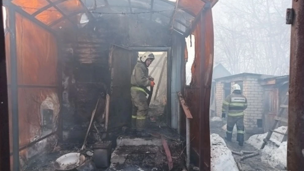 В поселке Волжский горели два частных дома