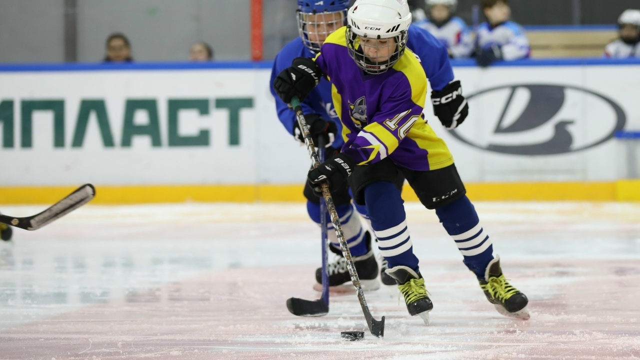 В нем участвовали юношеские команды и команды п...