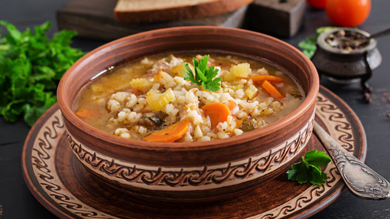 Как сварить рассыпчатую перловку за 45 минут — без предварительного замачивания и с идеальной текстурой Перловка не обязана вариться часами и превращат...