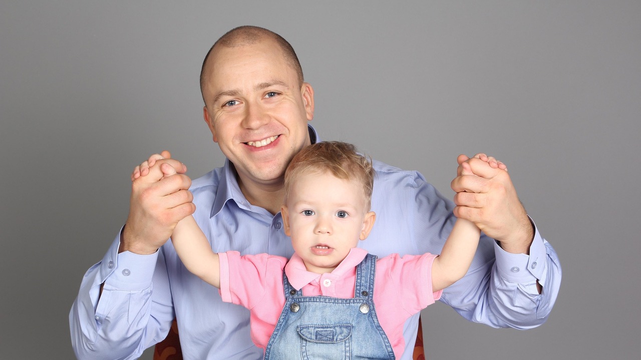 Мозг новых отцов меняется по-разному в зависимости от восприятия Эмоции родителей зависят от их настроя