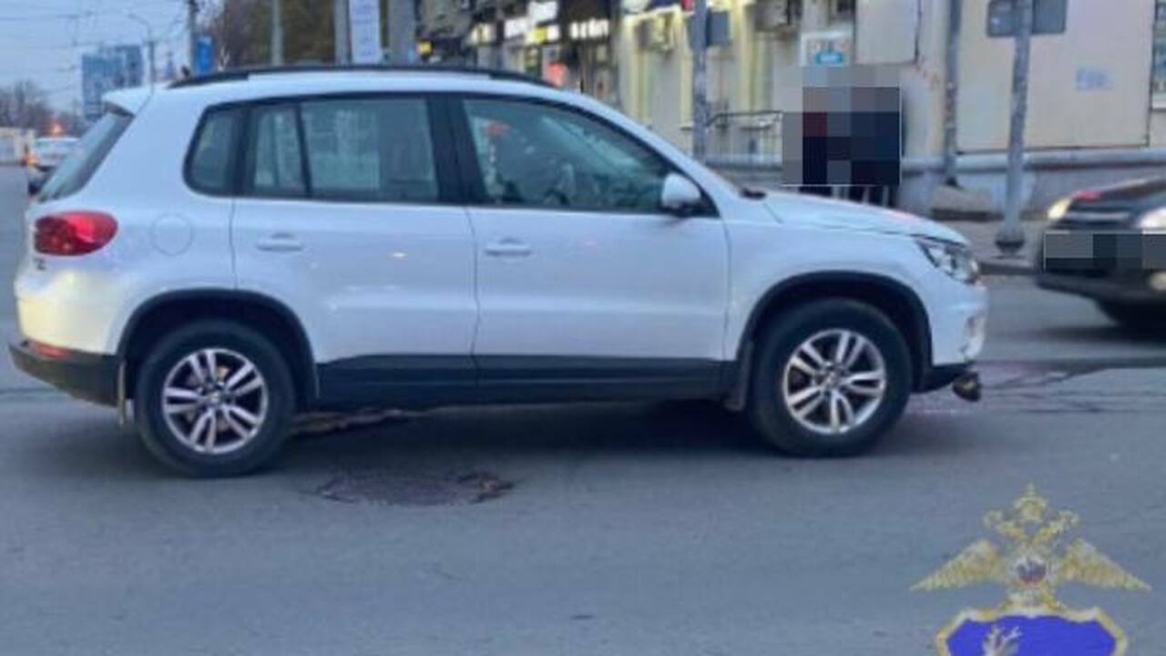 Попавшая 19 октября в ДТП «Гранта» сбила двух пешеходов в Самаре 19 октября 2025 года в 04:55 в Октябрьском райо...