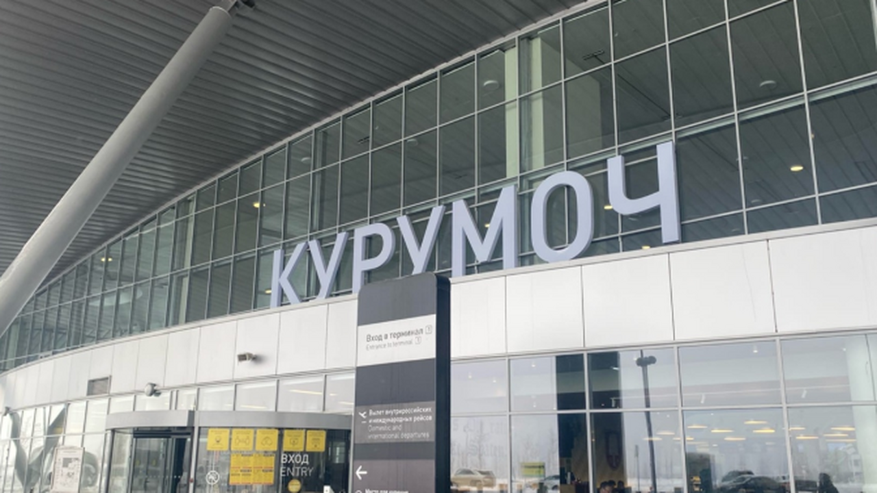 Более 8 часов в ловушке. Что происходило ночью в аэропорту Самарской области В самарском аэропорту Курумоч отменили ограниче...
