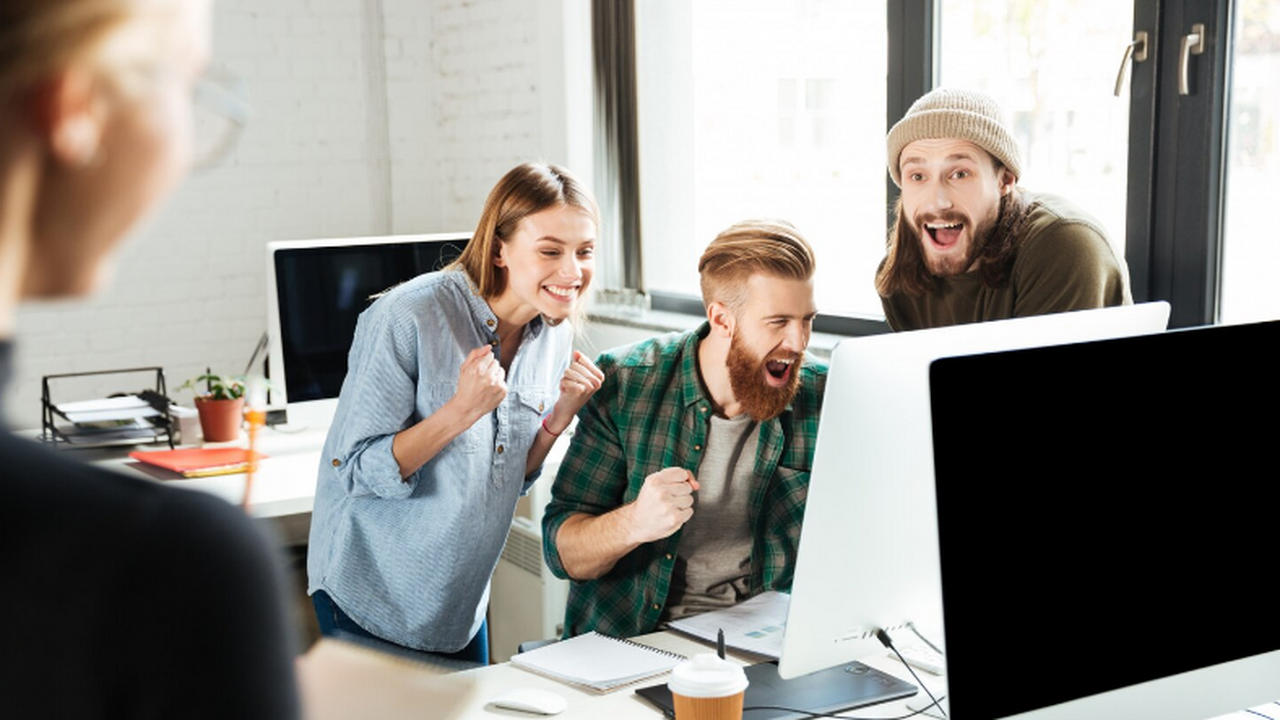 Татьяна Голубева пояснила, что смех на работе н...