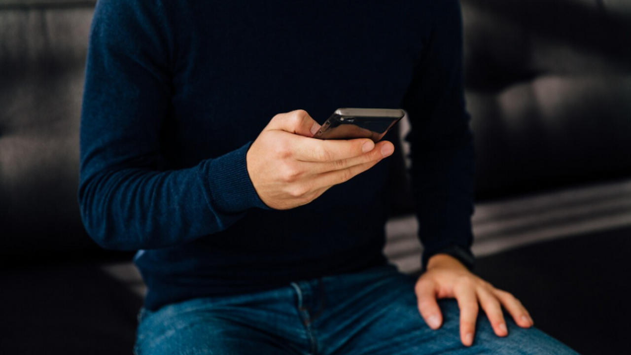 Android применяет Gemini для выявления сложных схем телефонного мошенничества Google внедряет модель Gemini на Android для ло...