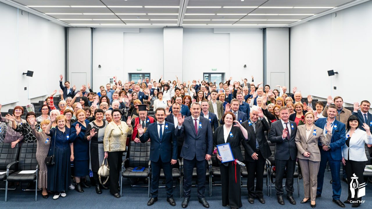 Клиники СамГМУ отметили 95-летие открытием памятной доски врачу-основателю Состоялась также церемония награждения сотрудни...