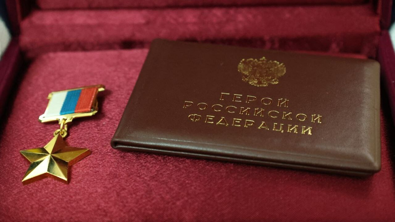 В Самаре вдове Героя РФ вручили медаль «Золотая...