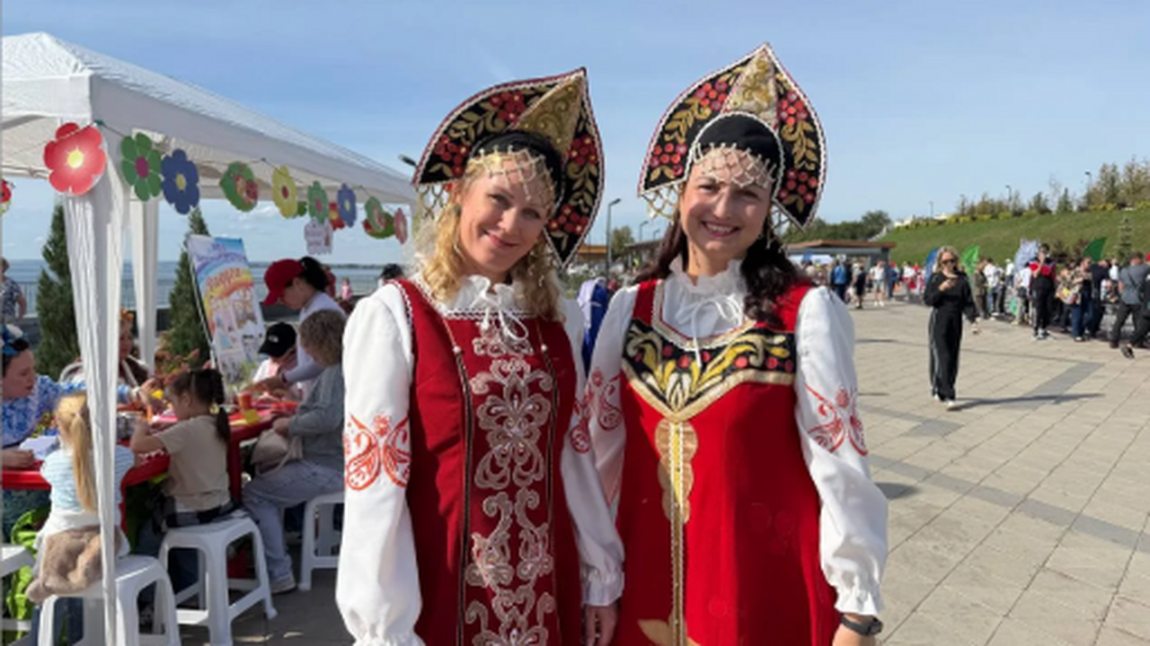 Фестиваль народного творчества: в Тольятти проходит фольклорный фестиваль "Русская березка" Праздник проходит на набережной Автозаводского ...