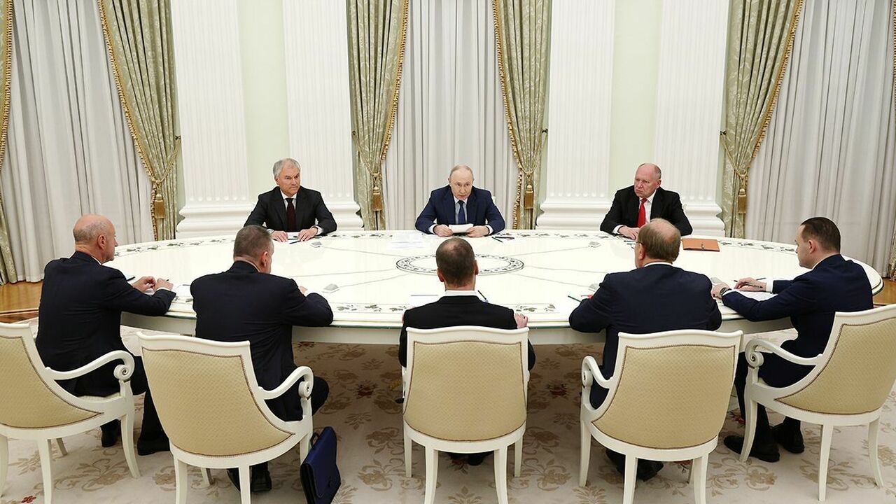 Партия принимала иногда сложные, но необходимые...