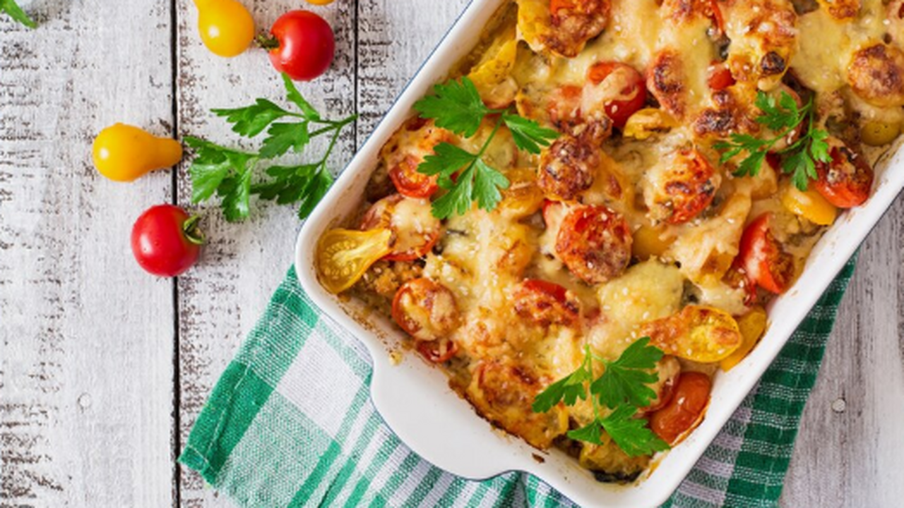 Фантастическая запеканка "три в одном" - быстрый и вкусный ужин всего за полчаса Изумительная запеканка "трио вкусов" – это моме...