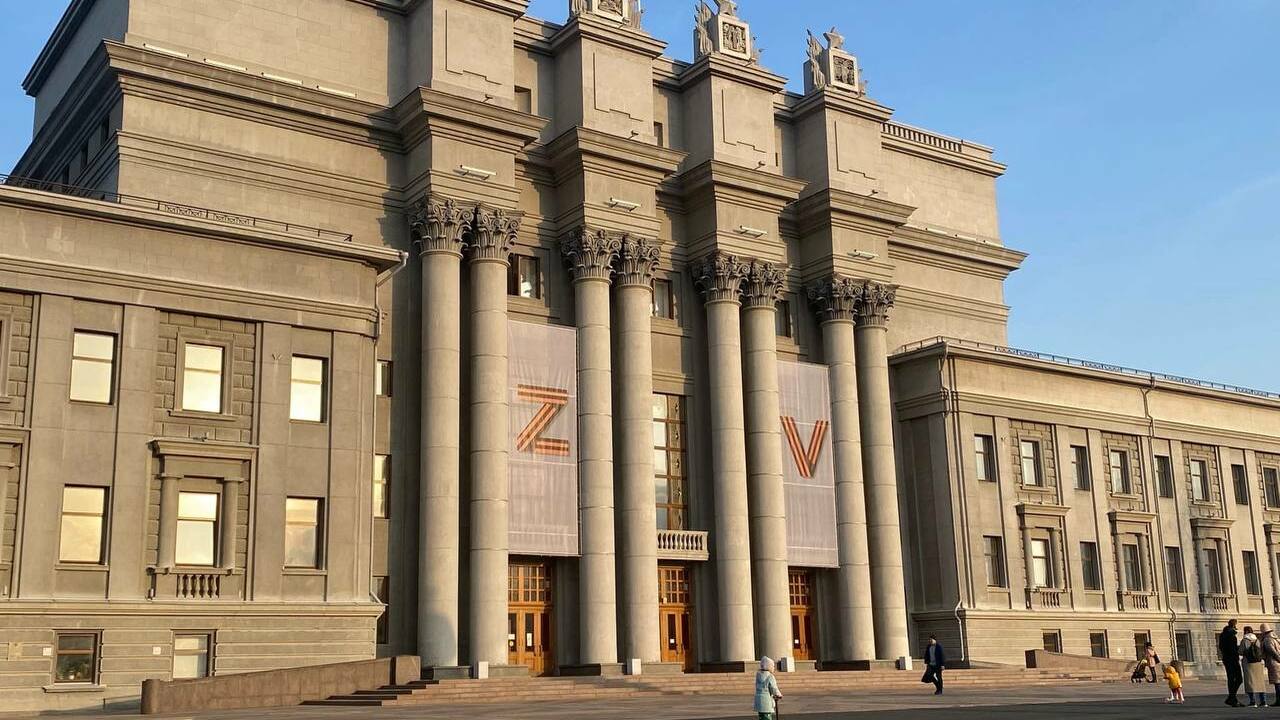 «Золотая маска» уехала в Самару: маэстро Гергиев и режиссёр Хохлов покорили сцену В Казани 26 июня состоялась церемония вручения ...