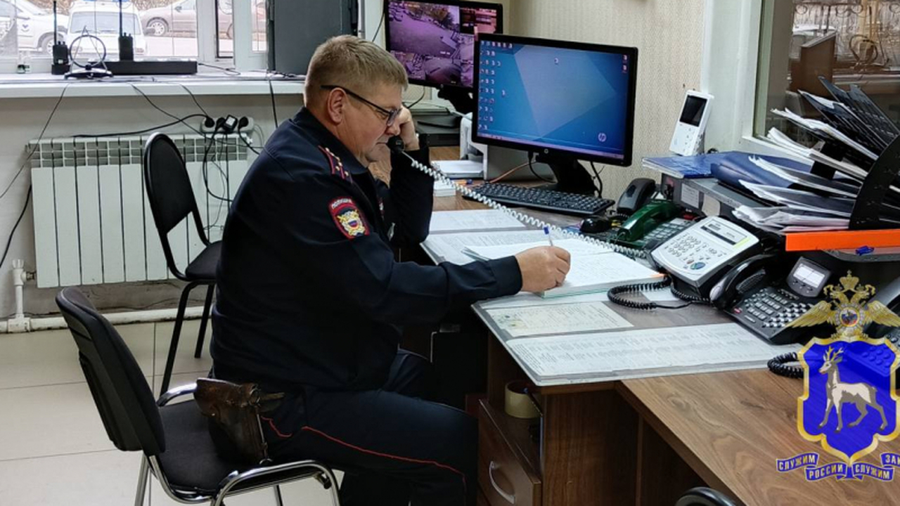 Неизвестный напал на курьера и распылил ему пер...