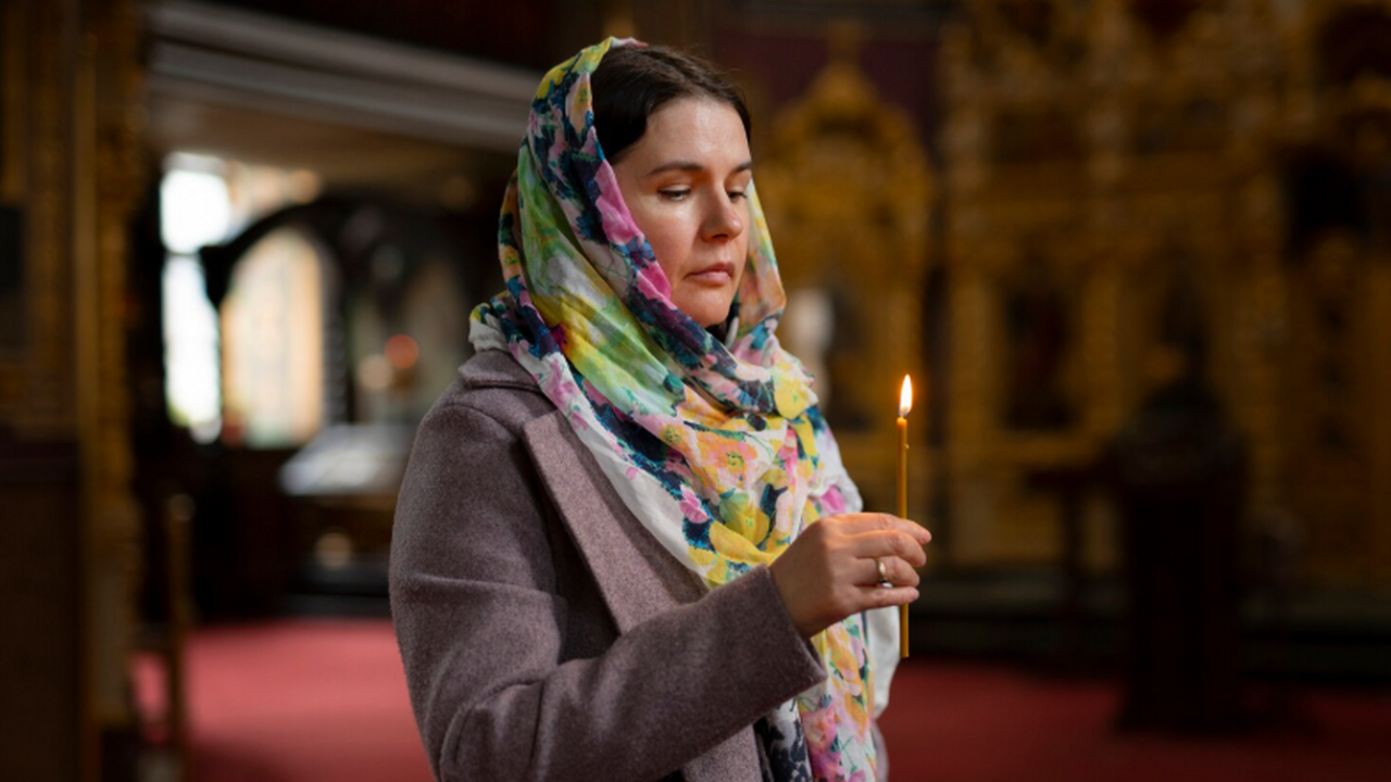 Священники объяснили, как молодым прихожанам ве...