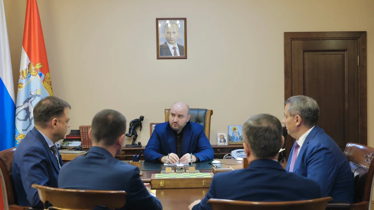 Кадровую ситуацию в медучреждениях, организацию высокотехнологичной медицинской помощи, а также создание реабилитационных центров для участников СВО обсудили на совещании в Правительстве региона Во вторник, 4 августа, губернатор Самарской обл...