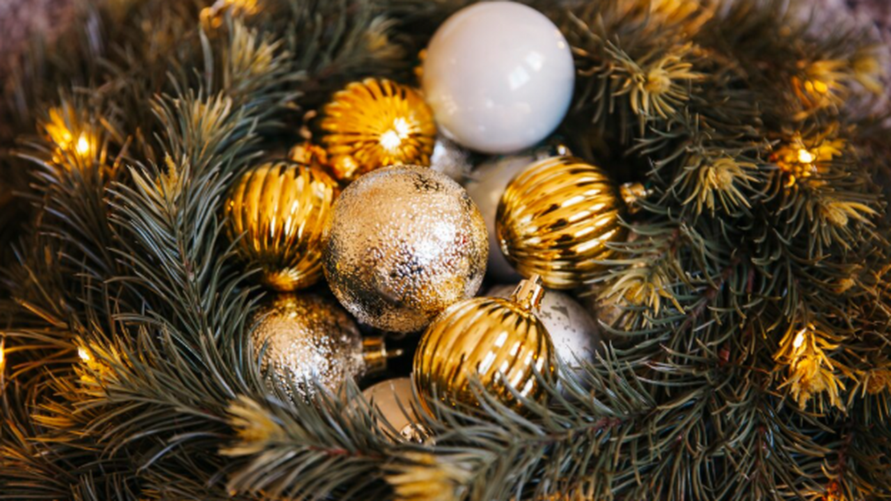 Самовольный декор в подъезде может закончиться ...