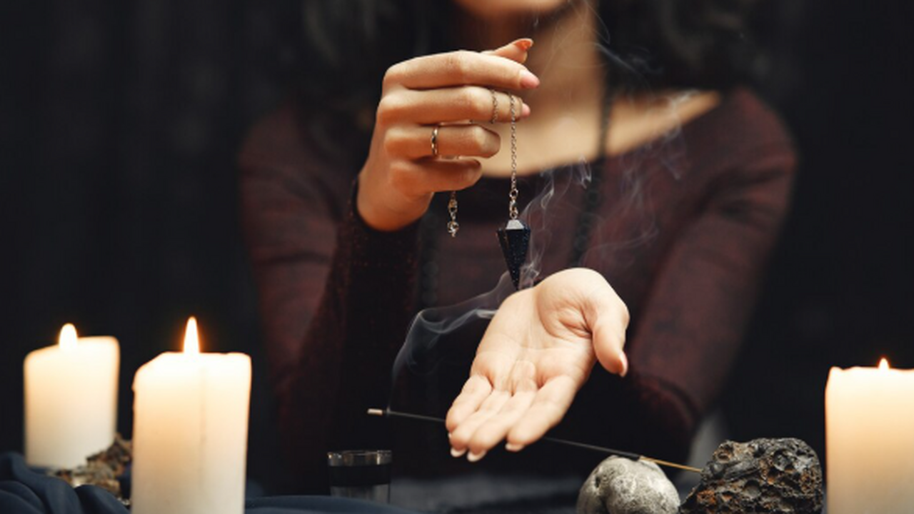 Спрос на услуги гадалок в России снизился, поск...