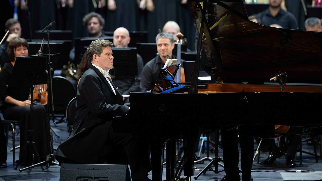 Денис Мацуев активно занимается поддержкой моло...