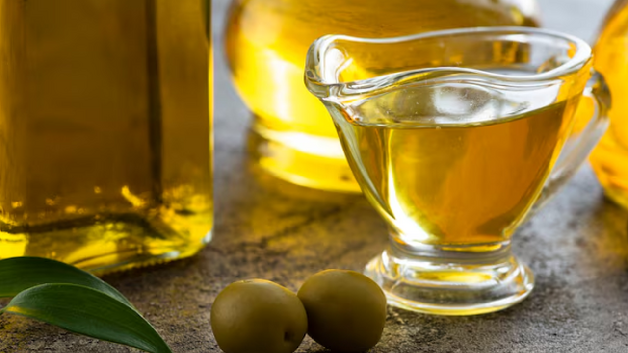 Куда на самом деле нужно выливать масло со сковороды после готовки: запомните этот советы - пригодятся Плеснуть остатки масла в раковину кажется мелоч...