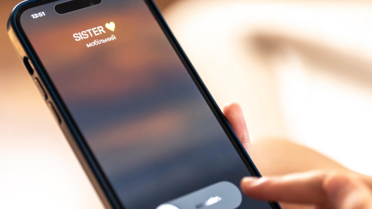 Пользователям iPhone 17 советуют отказаться от защитных пленок Установка защитных стекол и пленок на iPhone 17...