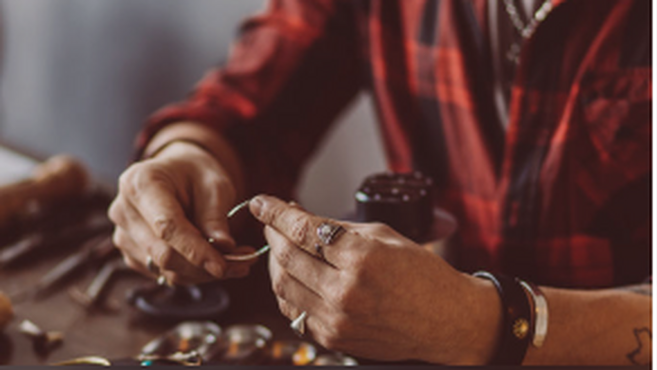 Прокуратура в Самаре добилась закрытия 8 незаконных ломбардов Они были открыты ранее судимым предпринимателем