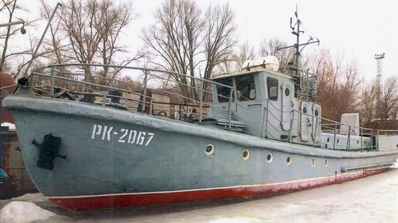 В Самаре списанный катер Балтийского флота продается как металлолом Продается рейдовый катер "РК-2067" проекта "Яро...