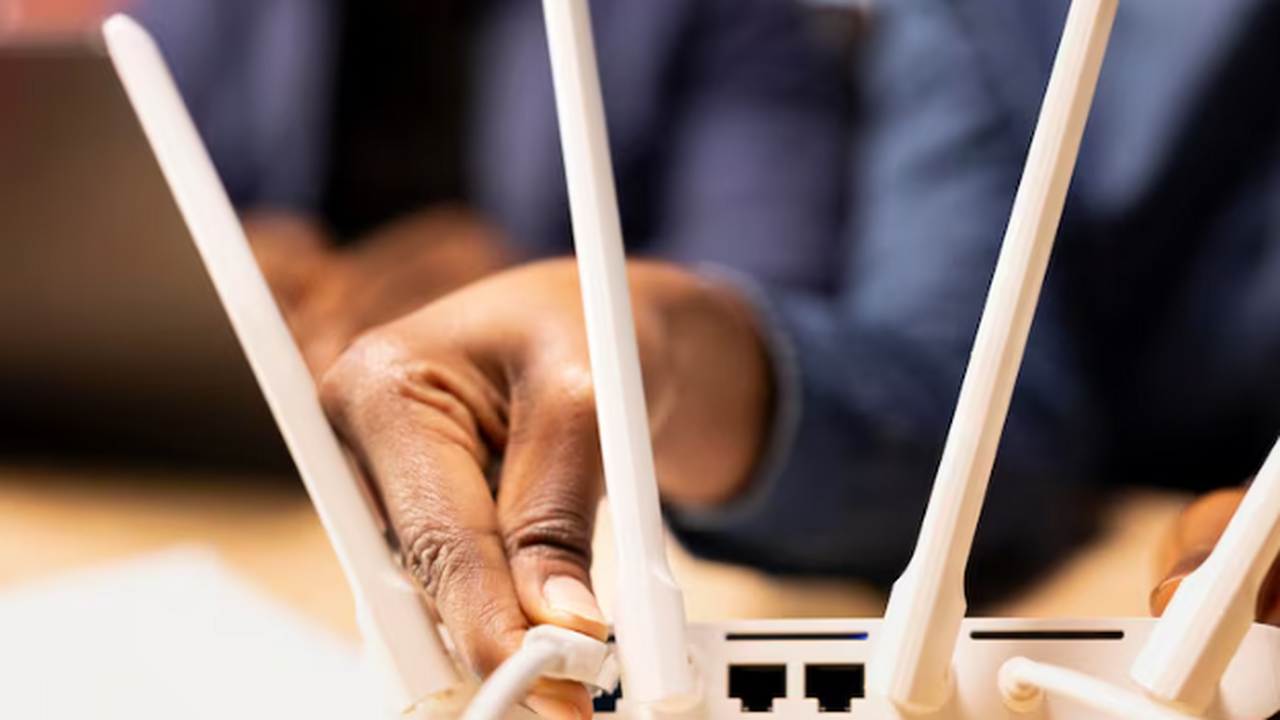 Не ставьте эти предметы рядом с Wi-Fi-роутером: именно они «убивают» скорость вашего интернета Где ставить роутер, чтобы интернет реально лета...