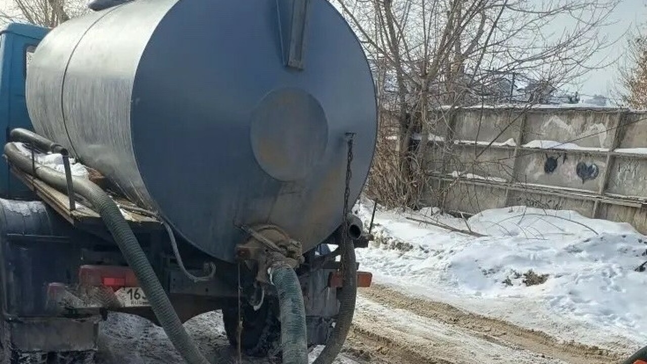 В центре Самары водитель спецмашины незаконно п...