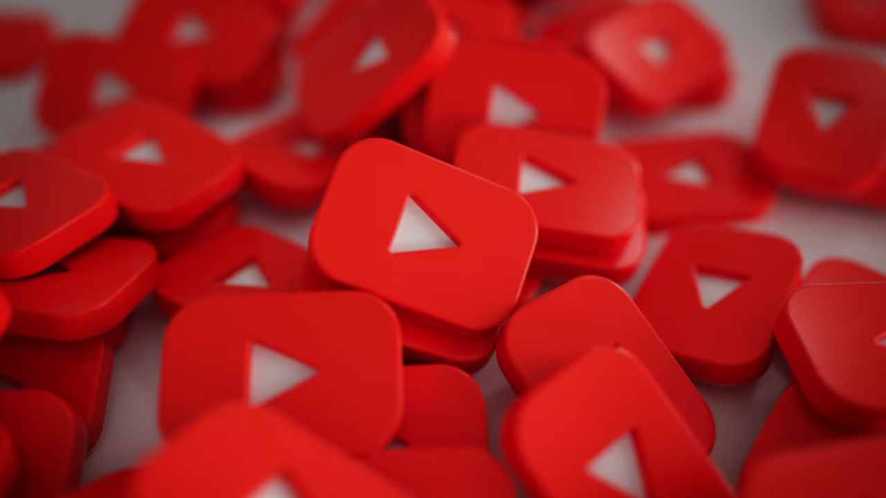 YouTube начал улучшать видео с помощью AI