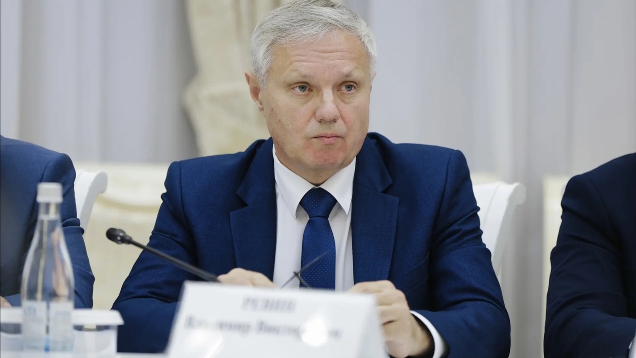 На оперативном совещании губернатор Федорищев рассмотрел исполнение поручений по итогам выезда в Октябрьск «Надо помогать» - губернатор Федорищев поручил ...