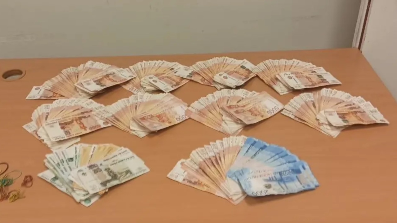 Самарская таможня остановила пассажира, который...